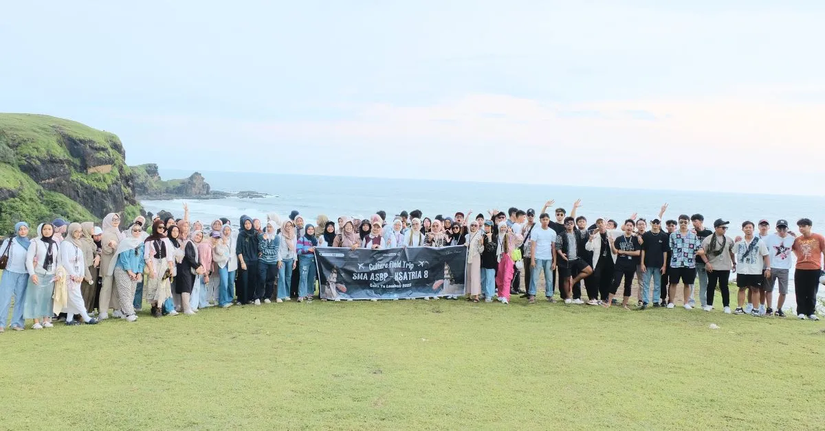 Rombongan siswa saat study tour di Mandalika, Lombok