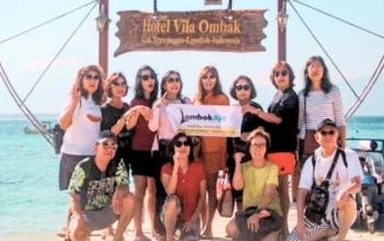 Rombongan wisatawan menikmati liburan di Gili Trawangan dengan Paket Trip Lombok 3 Hari 2 Malam Opsi A