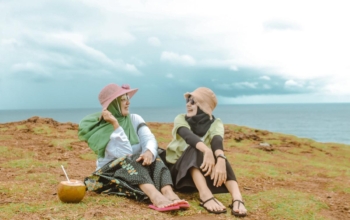 Wisatawan mengikuti program Paket Lombok Tour 2 Hari 1 Malam